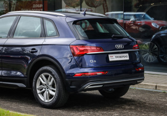 Подержанный автомобиль Audi Q5 2021 года (11 фото)