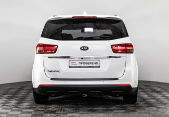 Подержанный автомобиль Kia Carnival 2019 года (6 фото)