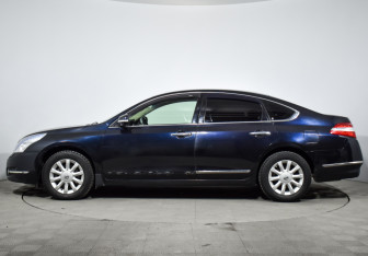 Подержанный автомобиль Nissan Teana 2011 года (8 фото)