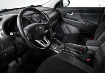 Подержанный автомобиль Kia Sportage 2012 года (9 фото)