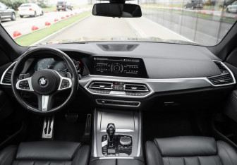 Подержанный автомобиль BMW X5 2020 года (14 фото)