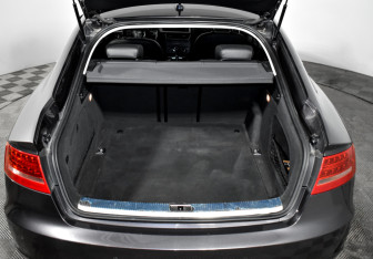 Подержанный автомобиль Audi A5 Liftback 2009 года (21 фото)