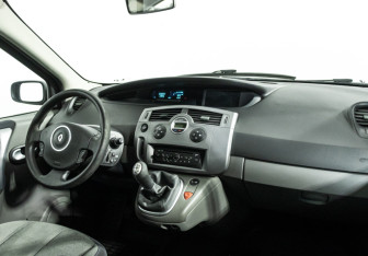 Подержанный автомобиль Renault Scenic 2008 года (9 фото)