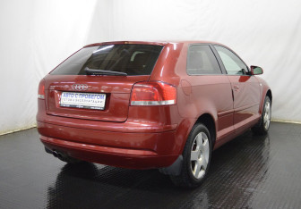 Подержанный автомобиль Audi A3 Hatchback 2005 года (5 фото)