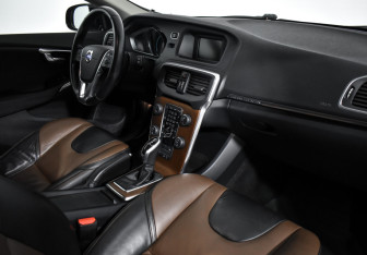 Подержанный автомобиль Volvo V40 Cross Country 2013 года (14 фото)