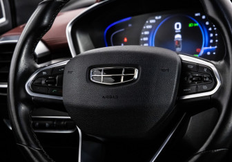 Подержанный автомобиль Geely Coolray 2021 года (17 фото)