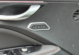 Подержанный автомобиль Geely Tugella 2023 года (24 фото)