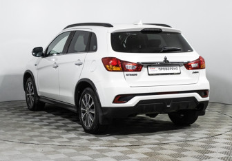 Подержанный автомобиль Mitsubishi ASX 2018 года (7 фото)
