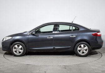 Подержанный автомобиль Renault Fluence 2010 года (8 фото)