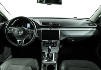 Подержанный автомобиль Volkswagen Passat Sedan 2011 года (13 фото)