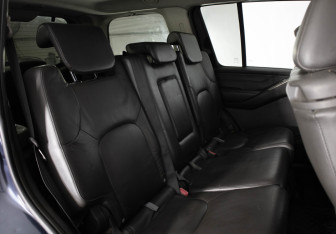 Подержанный автомобиль Nissan Pathfinder 2006 года (17 фото)