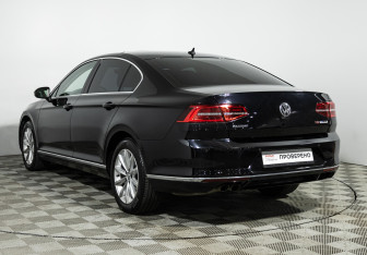 Подержанный автомобиль Volkswagen Passat Sedan 2017 года (7 фото)