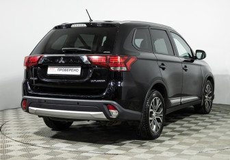 Подержанный автомобиль Mitsubishi Outlander 2016 года (5 фото)
