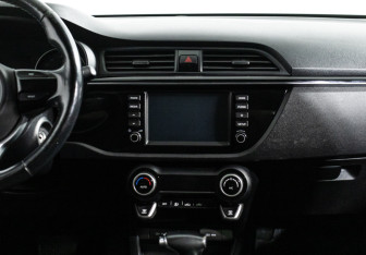 Подержанный автомобиль Kia Rio Sedan 2018 года (14 фото)