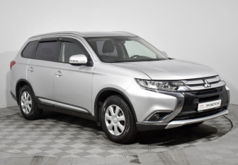 Подержанный автомобиль Mitsubishi Outlander 2017 года (3 фото)