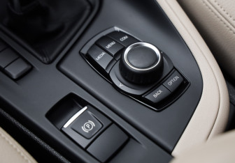 Подержанный автомобиль BMW X1 2021 года (20 фото)