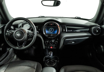 Подержанный автомобиль MINI Hatch 2021 года (13 фото)