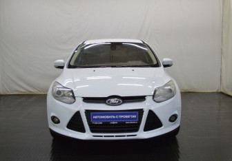 Подержанный автомобиль Ford Focus Hatchback 2013 года (2 фото)