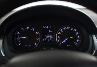 Подержанный автомобиль Skoda Rapid Liftback 2014 года (10 фото)