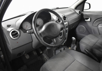 Подержанный автомобиль Renault Logan Sedan 2009 года (9 фото)