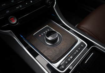 Подержанный автомобиль Jaguar XF Sedan 2017 года (15 фото)