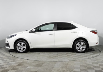 Подержанный автомобиль Toyota Corolla Sedan 2018 года (8 фото)