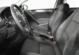 Подержанный автомобиль Volkswagen Golf Hatchback 2010 года (10 фото)