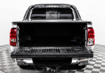 Подержанный автомобиль Toyota Hilux 2022 года (22 фото)