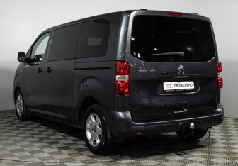 Подержанный автомобиль Peugeot Traveller 2020 года (7 фото)