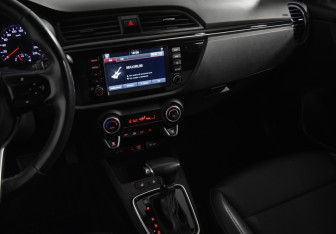 Подержанный автомобиль Kia Rio Hatchback 2017 года (21 фото)