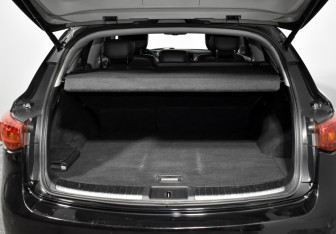 Подержанный автомобиль Infiniti QX70 2014 года (22 фото)