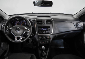 Подержанный автомобиль Renault Sandero 2020 года (10 фото)