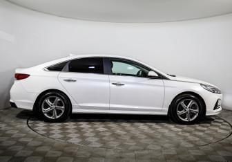 Подержанный автомобиль Hyundai Sonata 2019 года (4 фото)