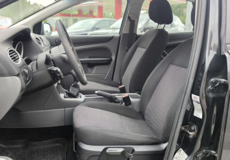 Подержанный автомобиль Ford Focus Sedan 2010 года (9 фото)