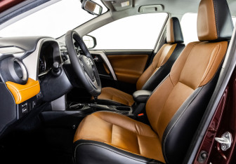 Подержанный автомобиль Toyota RAV4 2016 года (17 фото)