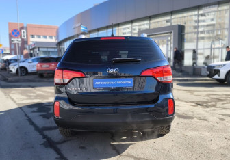 Подержанный автомобиль Kia Sorento 2017 года (5 фото)