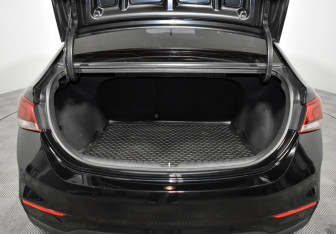 Подержанный автомобиль Hyundai Solaris Sedan 2017 года (19 фото)