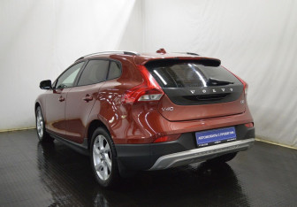 Подержанный автомобиль Volvo V40 Cross Country 2014 года (7 фото)