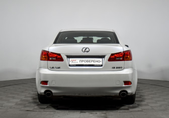 Подержанный автомобиль Lexus IS Sedan 2008 года (6 фото)