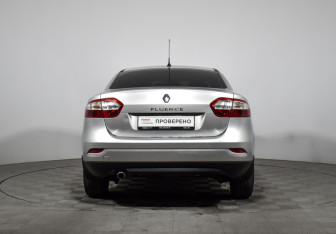 Подержанный автомобиль Renault Fluence 2014 года (6 фото)