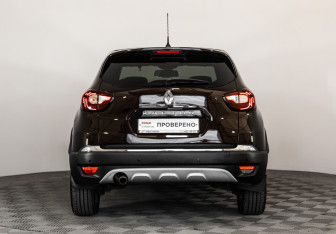 Подержанный автомобиль Renault Kaptur 2017 года (6 фото)