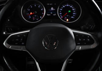 Подержанный автомобиль Volkswagen Tiguan 2021 года (15 фото)