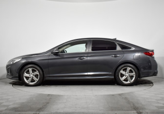 Подержанный автомобиль Hyundai Sonata 2018 года (8 фото)