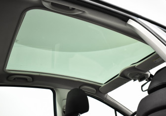 Подержанный автомобиль Peugeot 308 Hatchback 2011 года (13 фото)