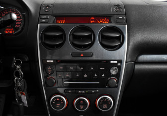 Подержанный автомобиль Mazda 6 Wagon 2007 года (16 фото)
