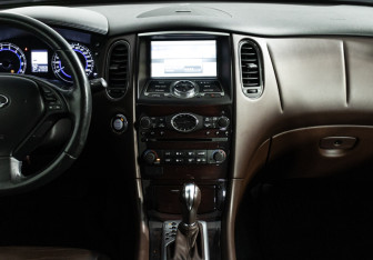 Подержанный автомобиль Infiniti EX 2012 года (14 фото)