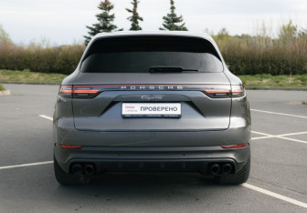 Подержанный автомобиль Porsche Cayenne 2020 года (11 фото)