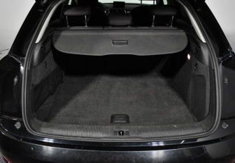 Подержанный автомобиль Audi Q3 2015 года (18 фото)