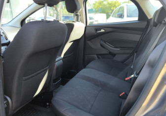 Подержанный автомобиль Ford Focus Hatchback 2015 года (10 фото)