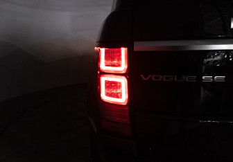 Подержанный автомобиль Land Rover Range Rover 2015 года (37 фото)